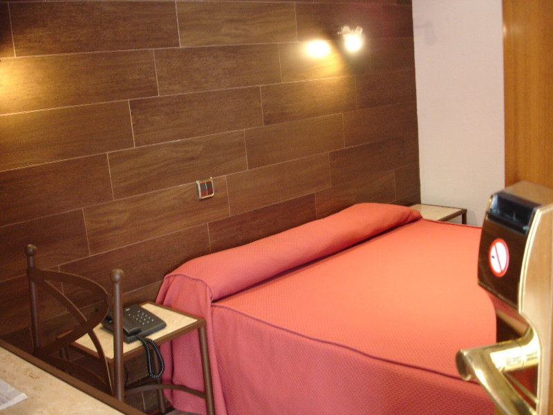 Hostal Sol Toledo Exterior photo